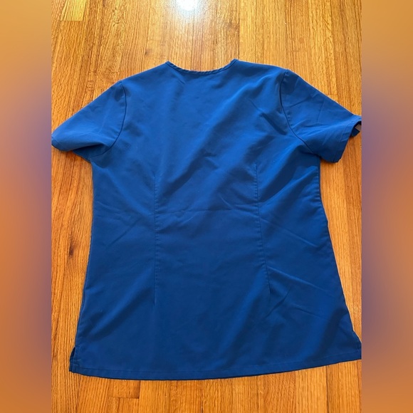 Figs Women’s Size M  Catrina One Pocket Blue Scrub Top (z) - Picture 9 of 11